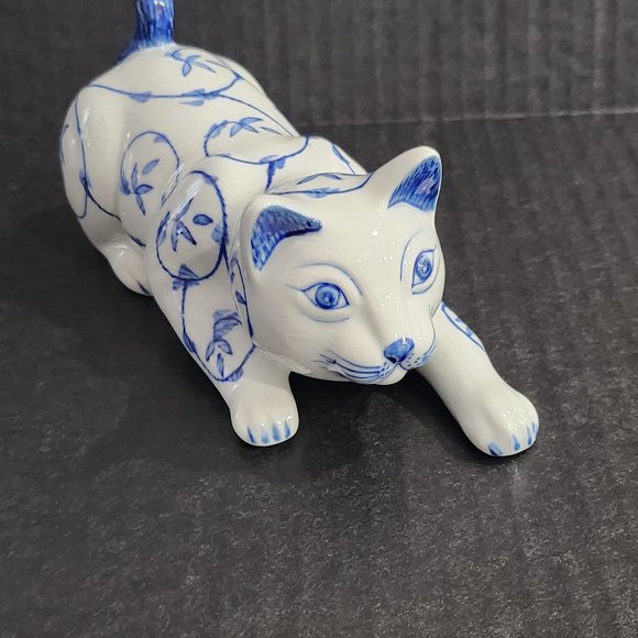 Blue and White Hand Painted Porcelain Cat Made in Thailand - Picture 1 of 10
